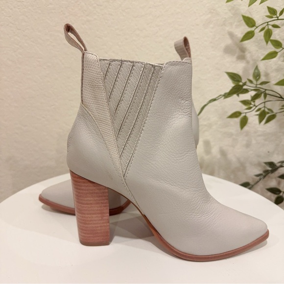 Kaanas Perm Cowboy Ankle Leather Boot in Ivory NWOT Size 6M - Picture 8 of 12